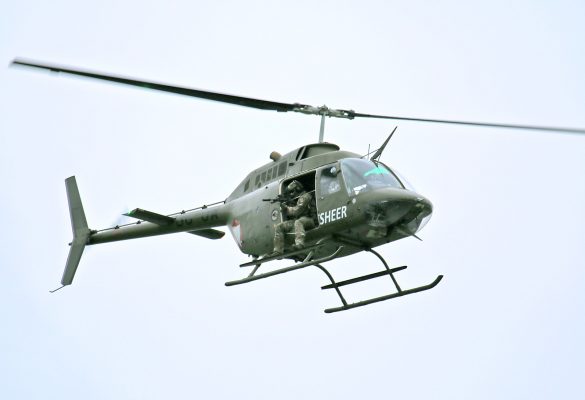 Bell OH-58B Kiowa '3C-OA' mit Heli-Sniper des Jagdkommandos © Doppeladler.com