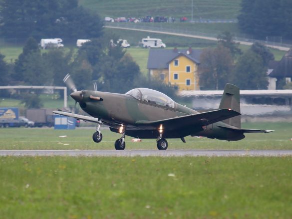 Pilatus PC-7 Turbo Trainer '3H-FJ' © Doppeladler.com