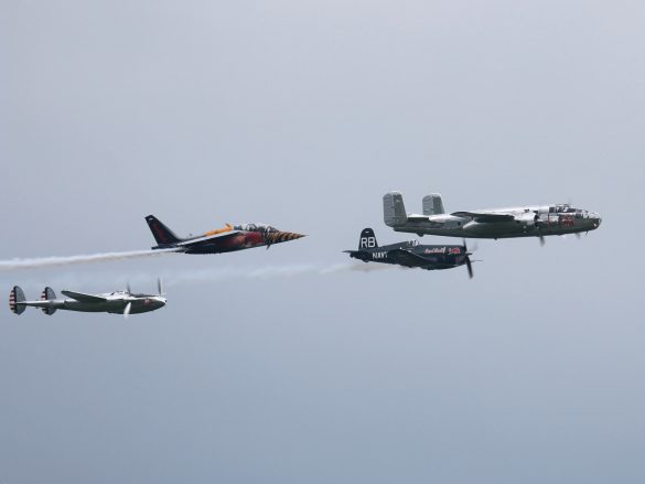4er-Formation der Flying Bulls © Doppeladler.com