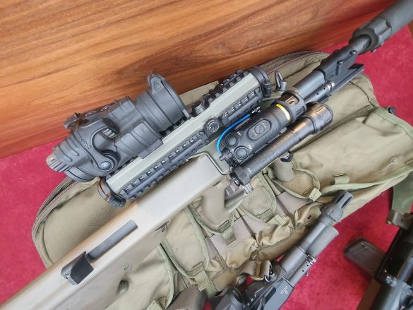 5,56 mm Sturmgewehr StG-77 A2 Kommando mit Rotpunktvisier und taktischen Laser-Licht Modul “Vario Ray” © Doppeladler.com
