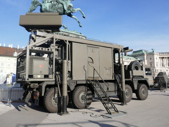 Zielzuweisungs- & Tieffliegererfassungsradar (Thomson RAC3D Flamingo) © Doppeladler.com