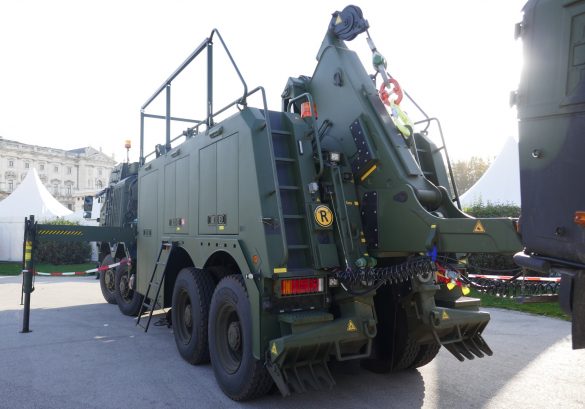 Abschlepparm mit Hauptwinde des MAN HX2 41.545 8x8 BB © Doppeladler.com