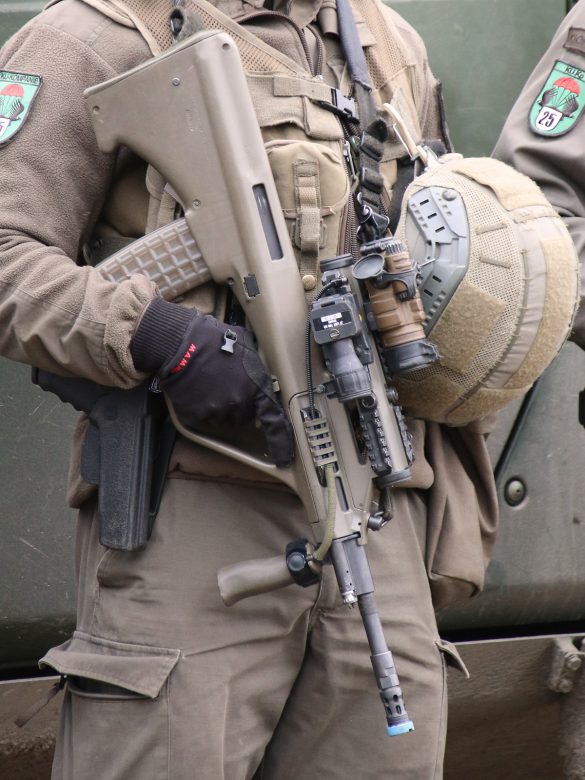 5,56 mm Sturmgewehr StG-77 A2 Kommando von Steyr Mannlicher © Doppeladler.com