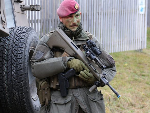 Soldat des Jägerbataillons 25 mit StG-77 A2 Kommando © Doppeladler.com