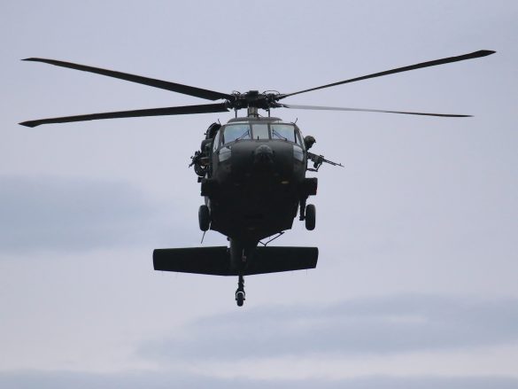 Ein Sikorsky S-70A-42 Black Hawk hielt sich für MEDEVAC Einsätze in der Nähe auf © Doppeladler.com