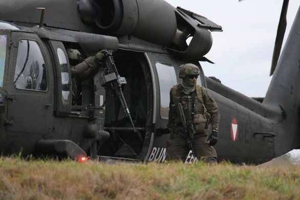 Sikorsky S-70A-42 Black Hawk © Doppeladler.com