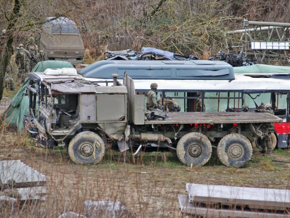 Deutsche Fallschirmjäger in ihrer Sturm-Ausgangsstellung © Doppeladler.com