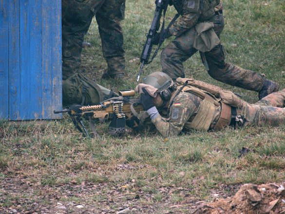 Das 7,62 mm Maschinengewehr MG5 der Deutschen ist das Heckler & Koch HK121 © Doppeladler.com