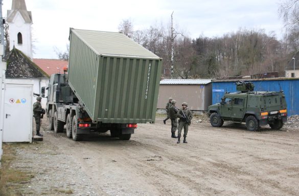 Die Munition wird abgeladen © Doppeladler.com