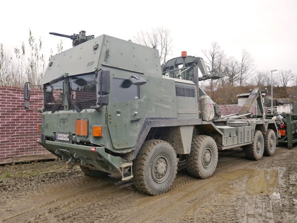 MAN 38.440 8x8 ÖBH mit Feldtankstelle © Doppeladler.com