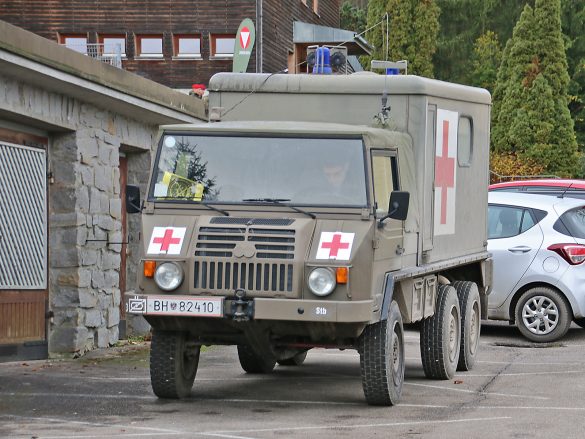 Sanitätskraftwagen Pinzgauer 718 6x6 © Doppeladler.com