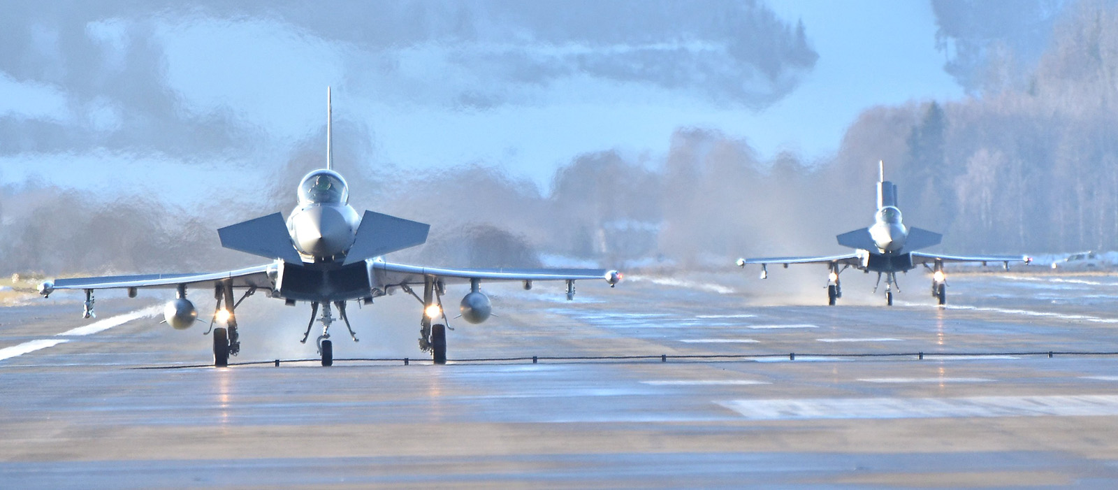 Eurofighter Typhoon 7L-WK und 7L-WO nach der Landung © Alex S