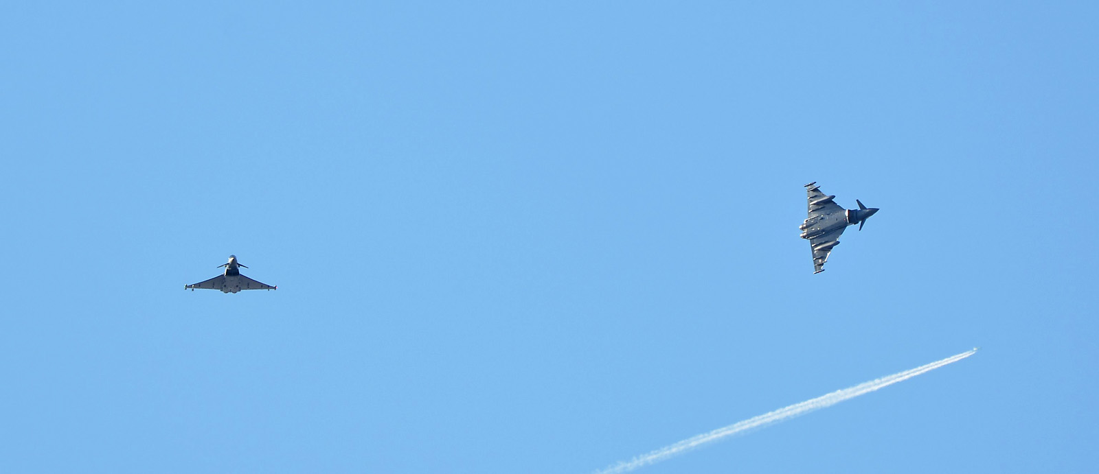 Eurofighter Typhoon 7L-WK und 7L-WO bei der Rückkehr nach dem erfolgreichem Abfangeinsatz © Alex S