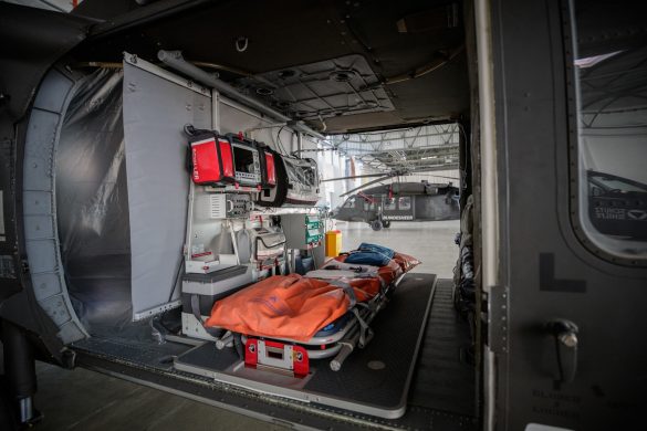 Vorbereitung von 6M-BH für den Patienten-Transport © Bundesheer