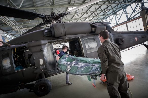 Vorbereitung von 6M-BH für den Patienten-Transport © Bundesheer