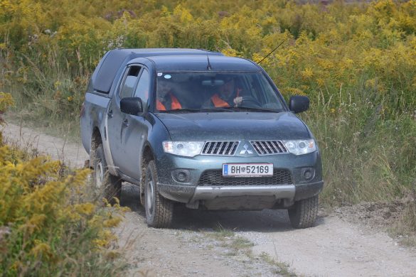 Mitsubishi L-200 DK DI-D 2,5 Work Edition mit Road Ranger Laderaumabdeckung © Doppeladler.com