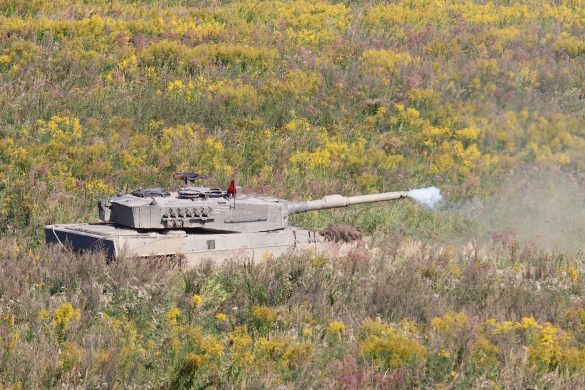Kampfpanzer Leopard 2A4 im scharfen Schuss © Doppeladler.com