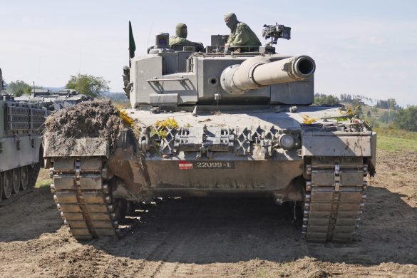 Der Kampfpanzer Leopard 2A4 ist mit einer 120 mm Panzerkanone bewaffnet © Doppeladler.com