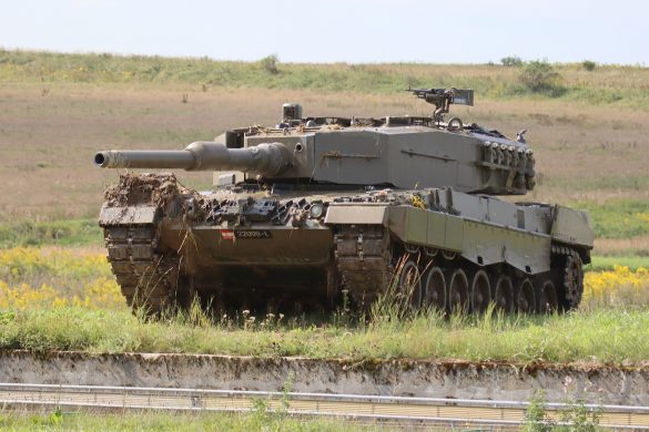 Kampfpanzer Leopard 2A4 gibt des Panzergrenadieren Rückendeckung © Doppeladler.com
