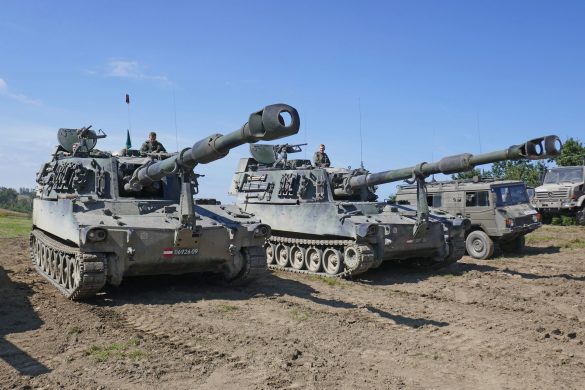 Panzerhaubitzen des Aufklärungs- und Artilleriebataillons 4 © Doppeladler.com