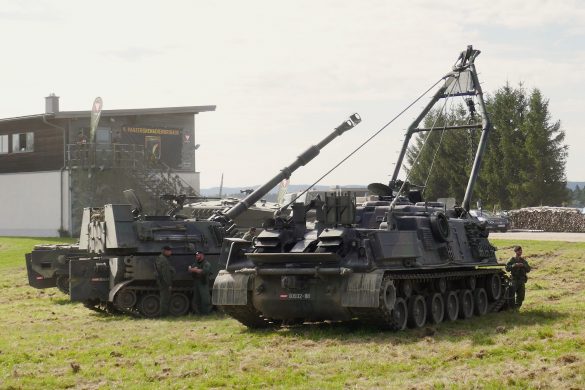Bergepanzer M88A1 und eine Panzerhaubitze M-109A5Ö © Doppeladler.com