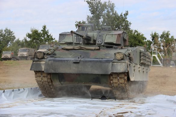 Dekontamination eines Schützenpanzers Ulan © Doppeladler.com