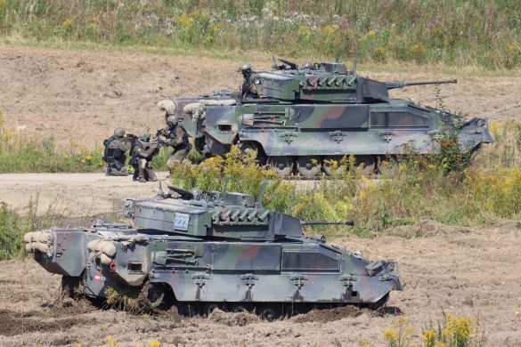 Das Zugriffsteam der Militärpolizei sitzt ab © Doppeladler.com