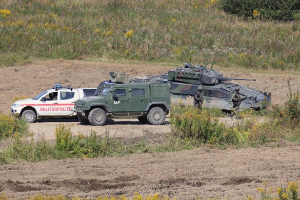 Fahrzeuge der Militärpolizei rücken nach © Doppeladler.com