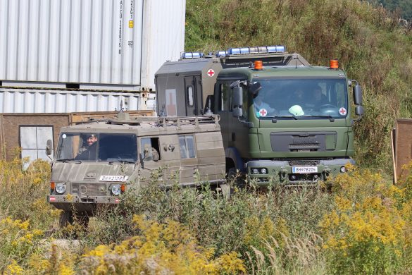 Pinzgauer und MAN TGM 14.280 mit Sanitätsaufbau © Doppeladler.com