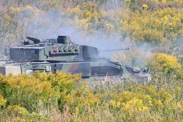 Schützenpanzer Ulan im scharfen Schuss mit der 30 mm Maschinenkanone © Doppeladler.com