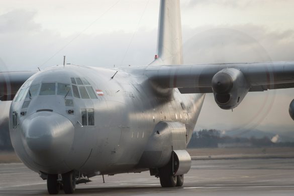 Hercules 8T-CC im Februar 2020. Unter dem Cockpit sind die Sensoren zu erkennen © Bundesheer