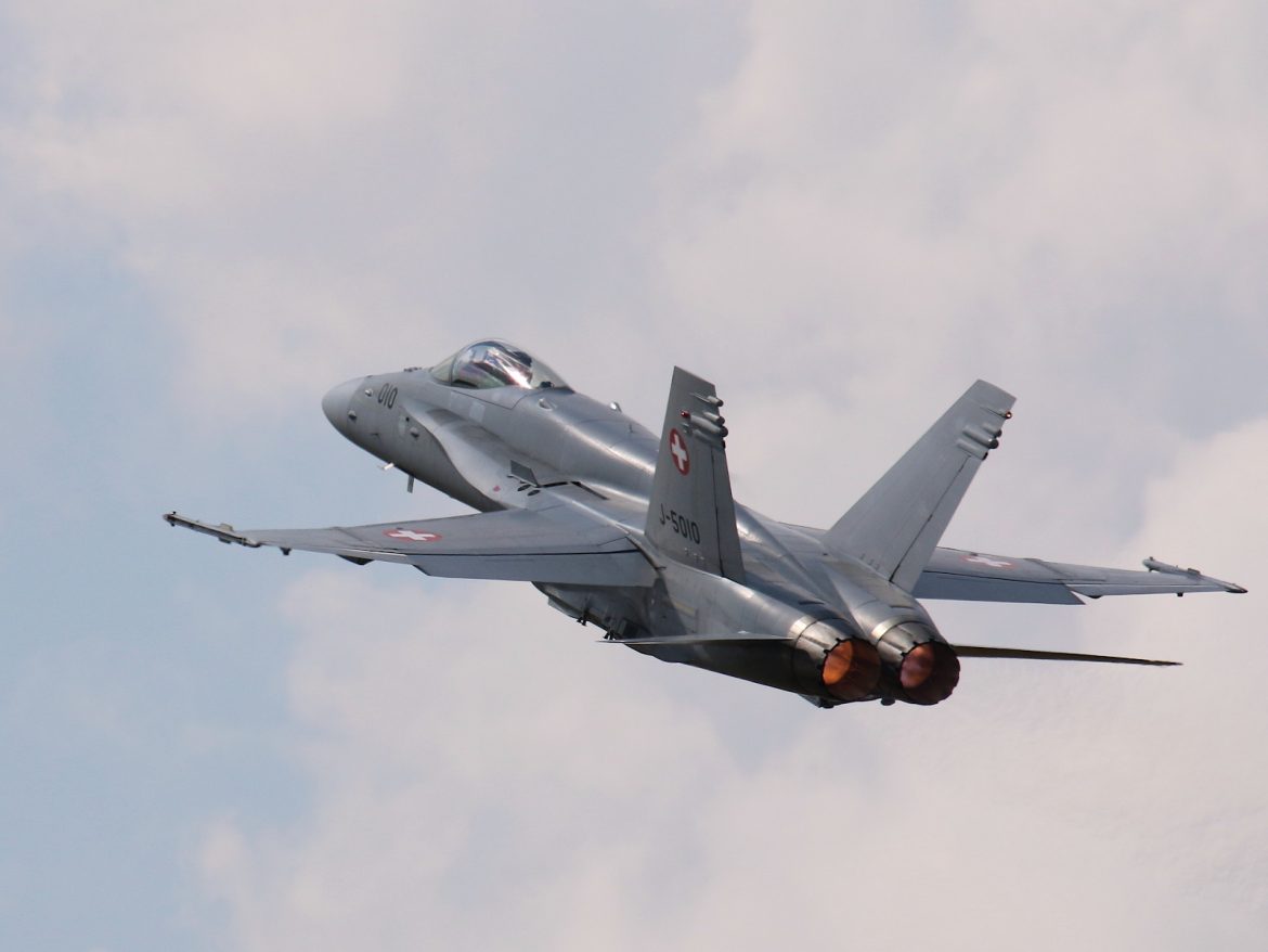 McDonnell Douglas F/A-18C Hornet J-5010 aus der Schweiz © Doppeladler.com