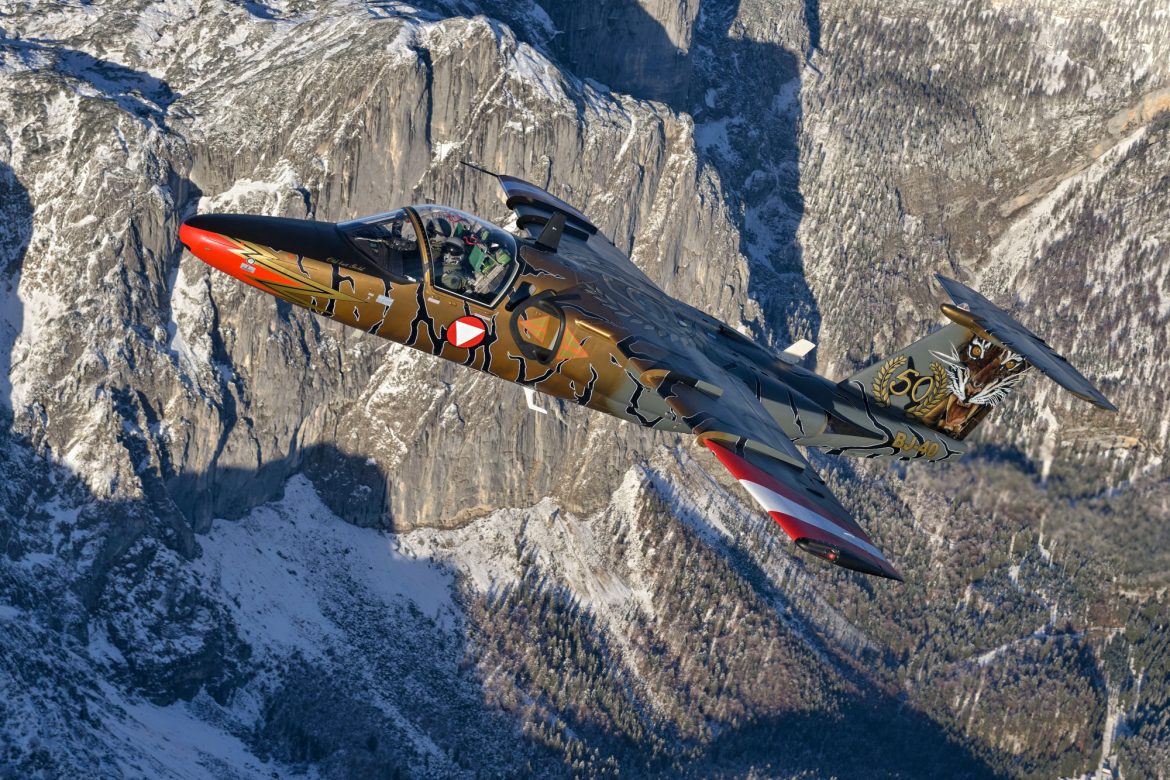 SAAB 105 OE BJ-40 "Golden Tiger" © Bundesheer