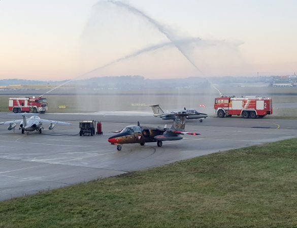 Traditioneller Abschiedsgruß der Flughafenfeuerwehr © Bundesheer