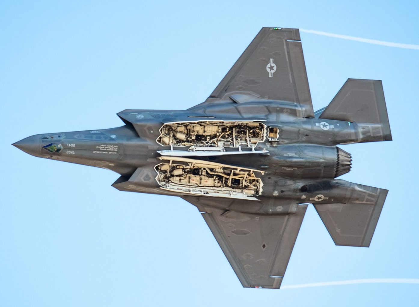 F-35A der US Air Force mit offenen Waffenschächten © USAF