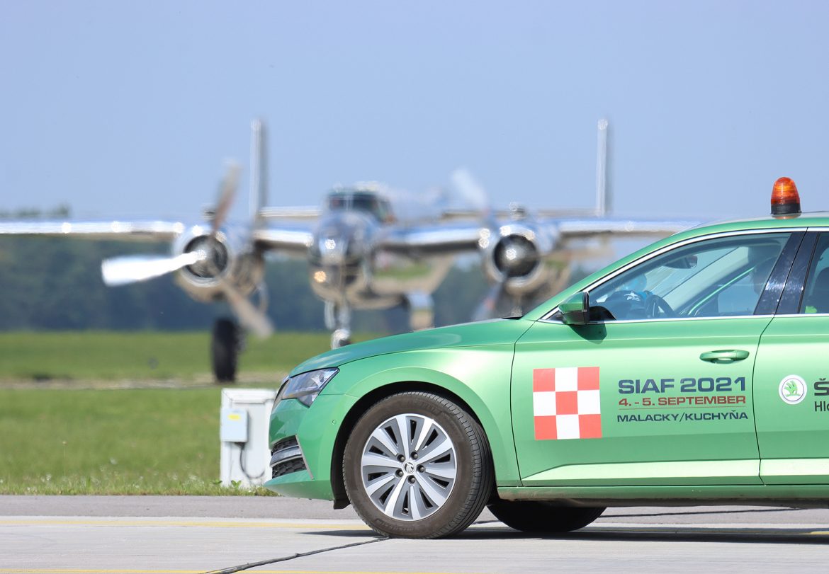 Slovak International Air Fest - SIAF 2021 - Follow-Me und B-25 © Doppeladler.com