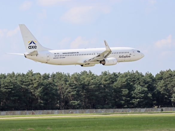 Boeing B737-800 (737 NG) der Airline AirExplore | OM-JEX© Doppeladler.com