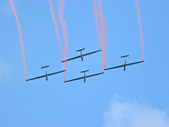 Segel-Kunstflugteam Očovskí Bačovia auf vier Blanik-Seglern © Doppeladler.com