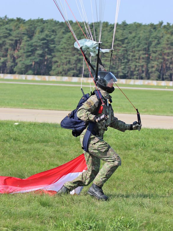 Fallschirmspringer © Doppeladler.com