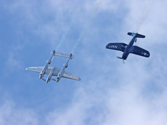 Chance Vought F4U-4 Corsair OE-EAS und Lockheed P-38L Lightning N25Y der Flying Bulls © Doppeladler.com