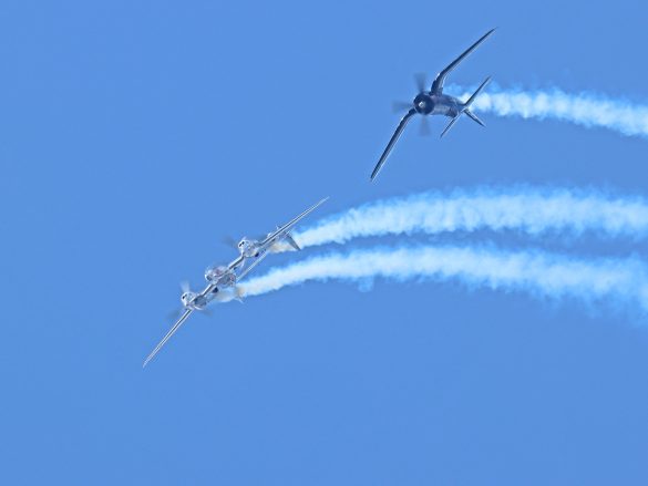 Chance Vought F4U-4 Corsair OE-EAS und Lockheed P-38L Lightning N25Y der Flying Bulls © Doppeladler.com