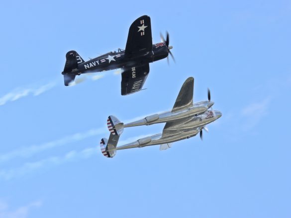 Chance Vought F4U-4 Corsair OE-EAS und Lockheed P-38L Lightning N25Y der Flying Bulls © Doppeladler.com