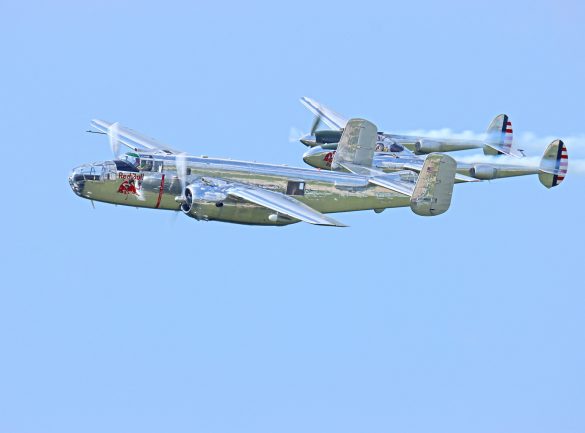 North American B-25J Mitchell N6123C und Lockheed P-38L Lightning N25Y der Flying Bulls © Doppeladler.com