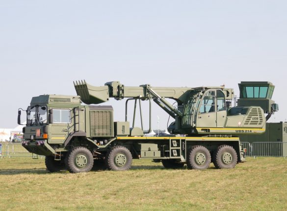 4-Achser von Rheinmetall MAN Military Vehicles GmbH mit UDS 215 Baggeraufbau | Slowakische Streitkräfte © Doppeladler.com