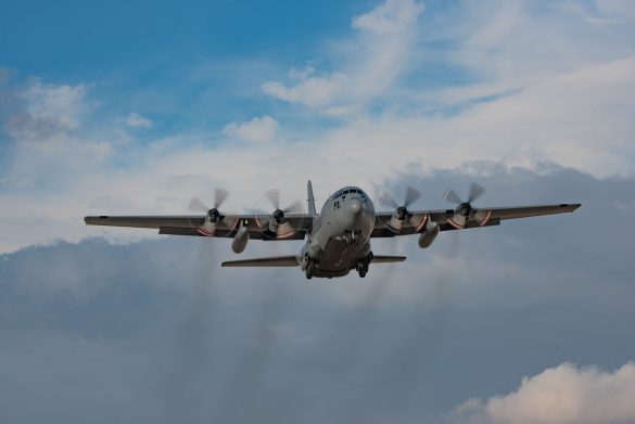 Lockheed C-130K Hercules mit der Kennung 8T-CC