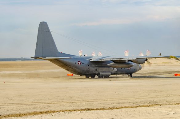 Lockheed C-130K Hercules mit der Kennung 8T-CC