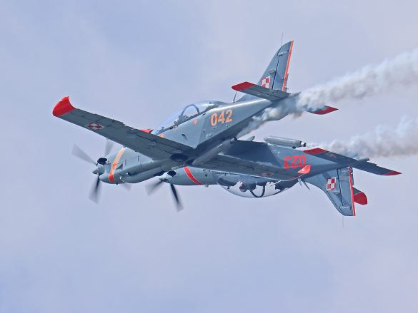 Orlik Aerobatic Team aus Polen auf PZL-Okecie PZL-130TC-1 Orlik | 042, 023 © Doppeladler.com