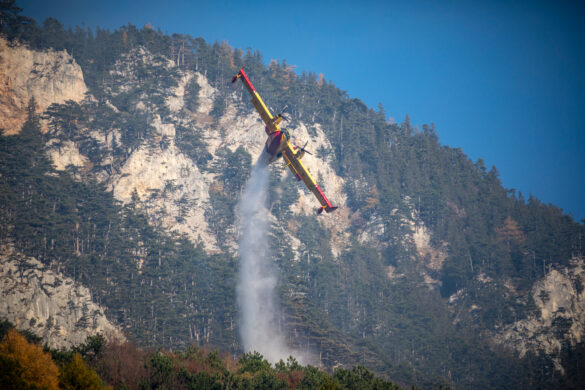 Canadair CL-415 nach dem Abwurf | I-DPCH (25) © NÖ LFKDO / M. Fischer