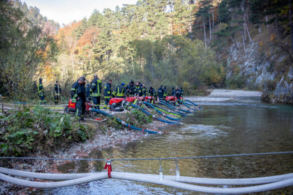 Die Löscharbeiten benötigten viel Wasser © NÖ LFKDO / M. Fischer