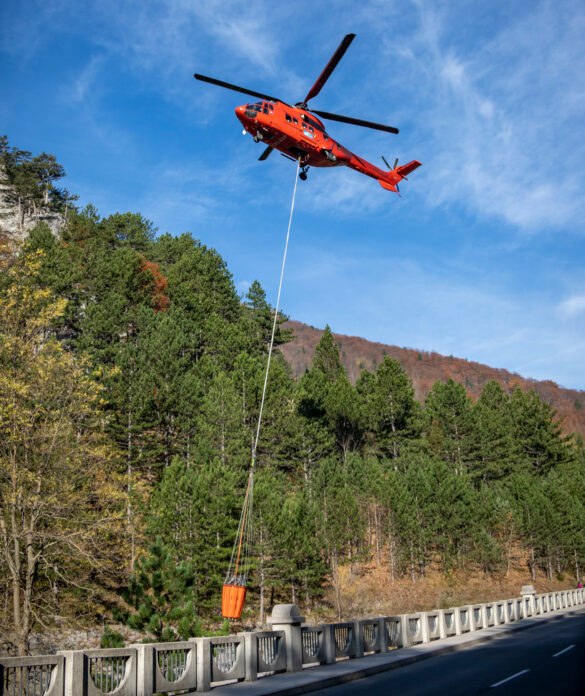 Der Super Puma war der einzige Hubschrauber im Privatbesitz. Heli Austria half gratis | OE-XSP © NÖ LFKDO / M. Fischer